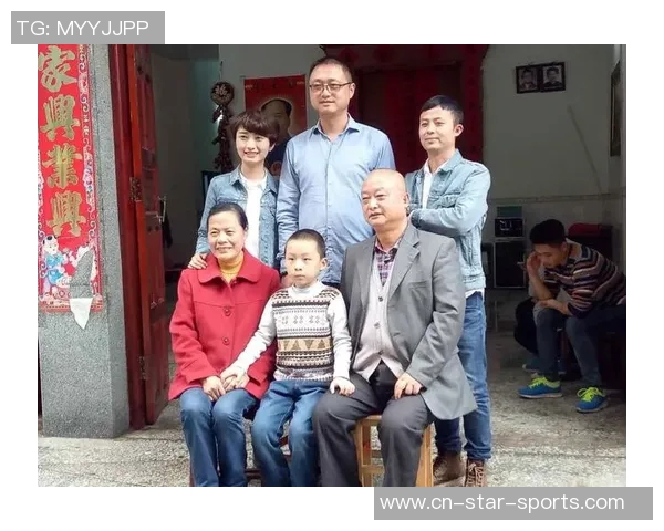 足球巨星温馨家庭合影展现场外亲情时刻